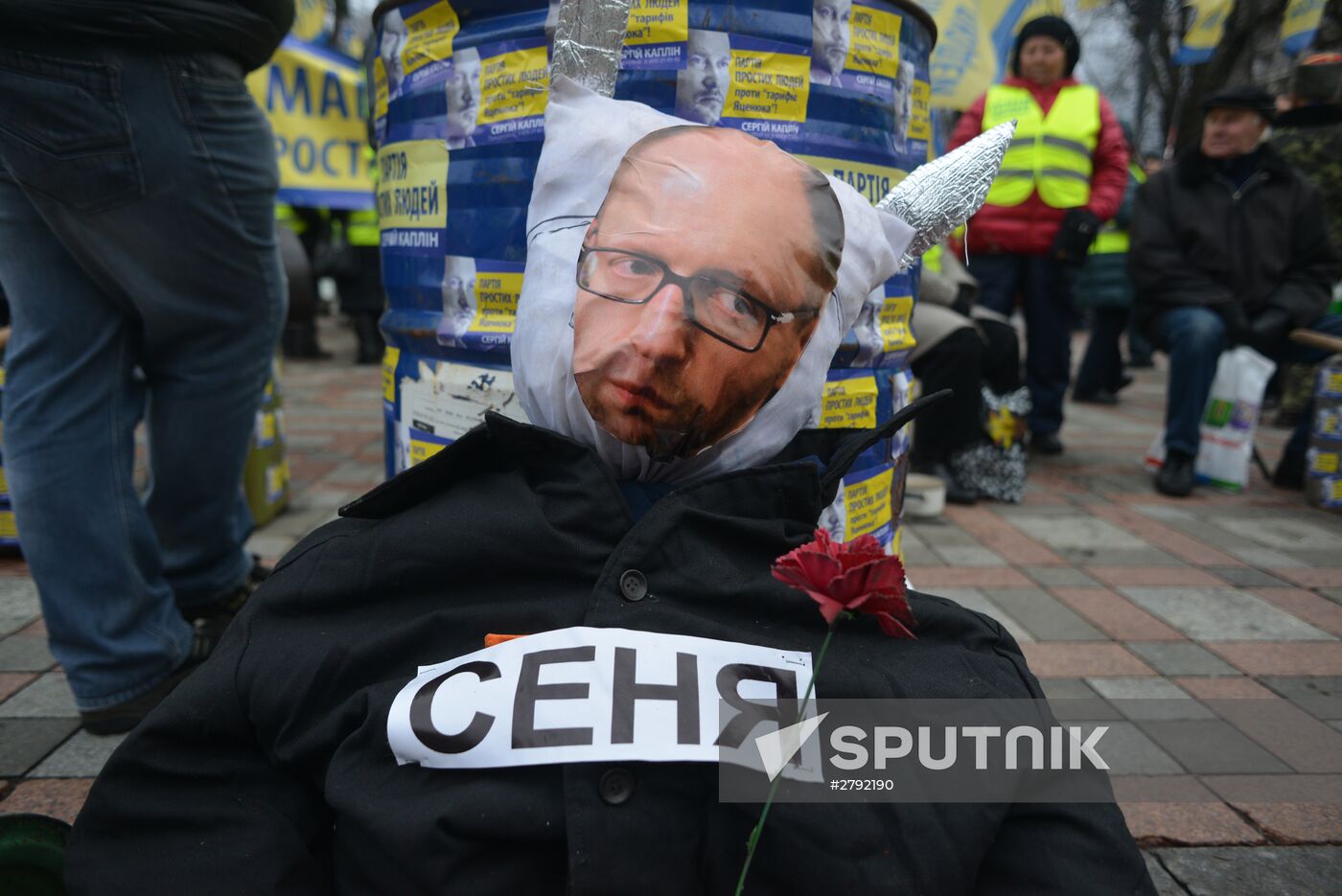 Ukrainian protesters demand resignation of Arseny Yatsenyuk's government