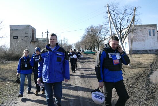 OSCE Principal Deputy Chief Monitor of the OSCE Special Monitoring Mission to Ukraine Alexander Hug visits Zaitsevo, Donetsk Region