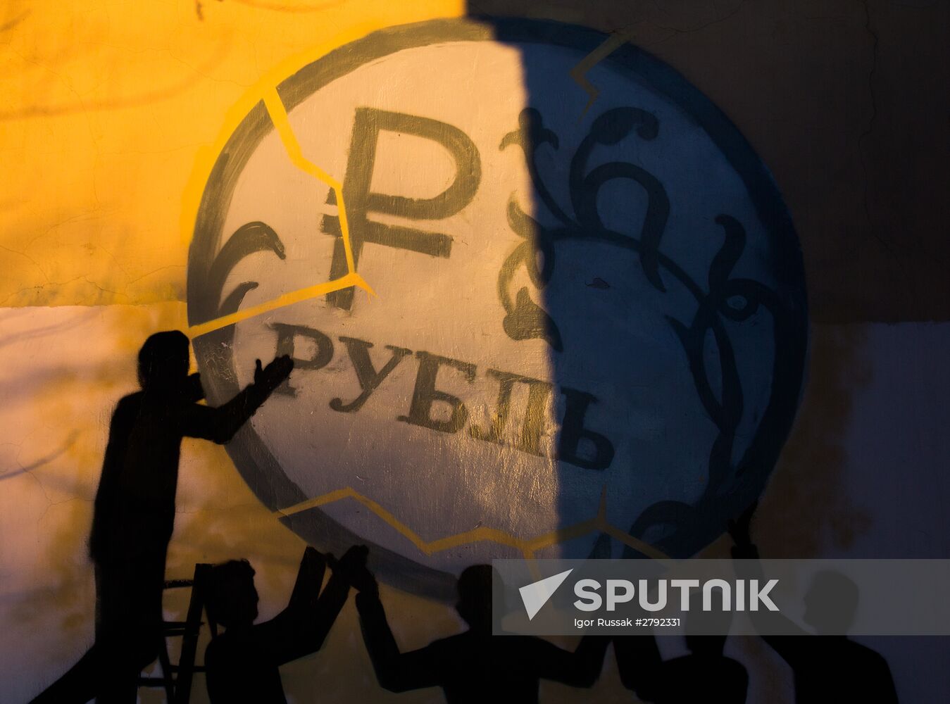 Graffiti in support of rouble in St Petersburg