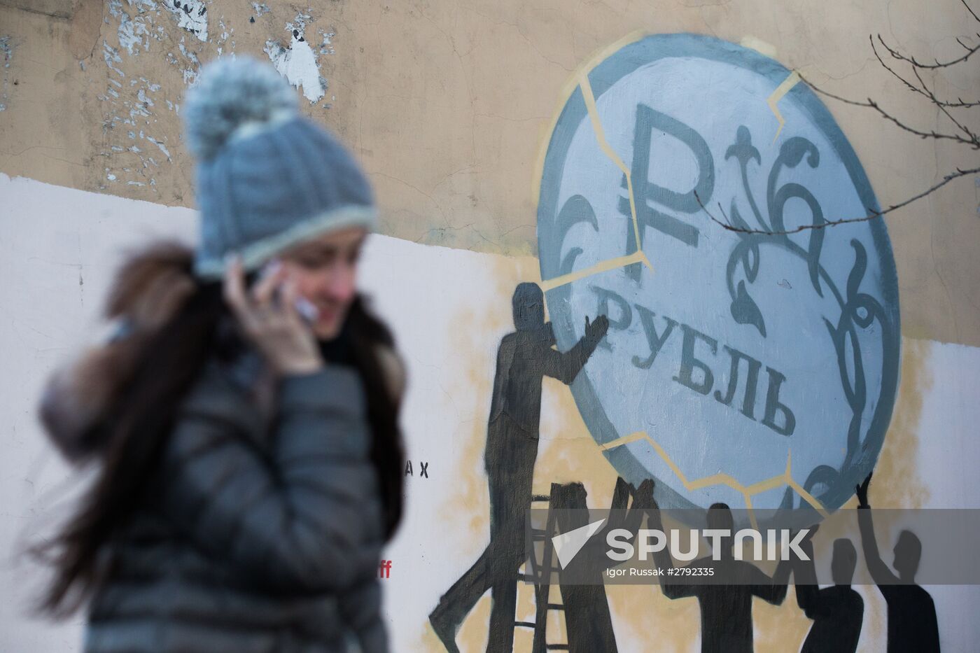 Graffiti in support of rouble in St Petersburg