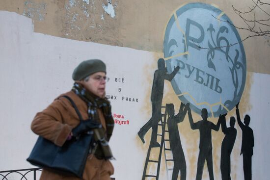 Graffiti in support of rouble in St Petersburg