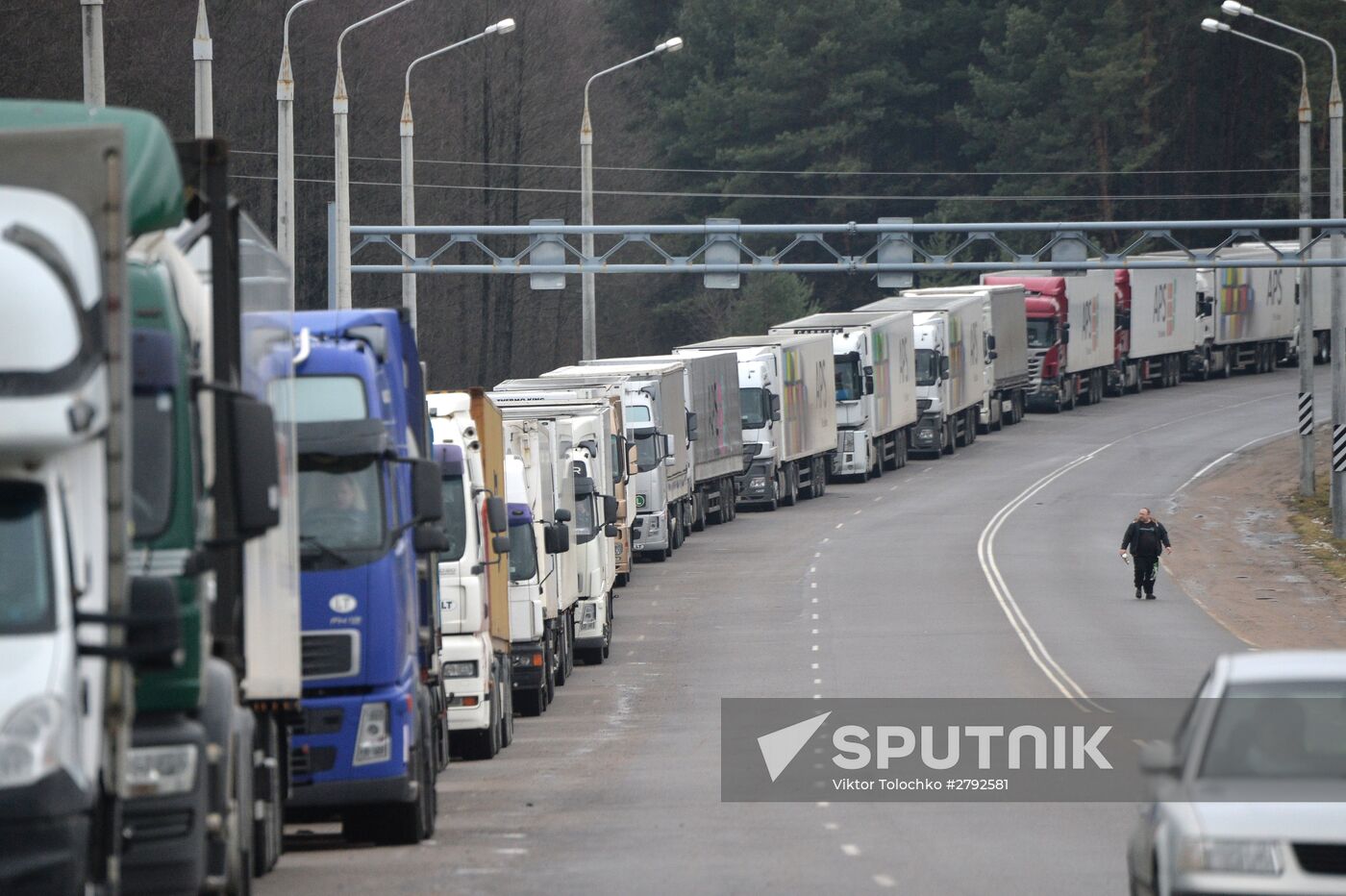 Russian trucks line up at Belarusian-Lithuanian border