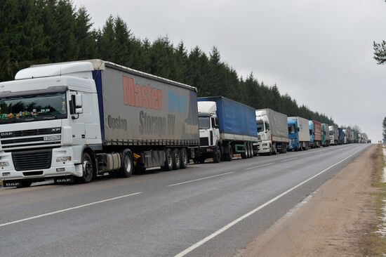 Russian trucks line up at Belarusian-Lithuanian border