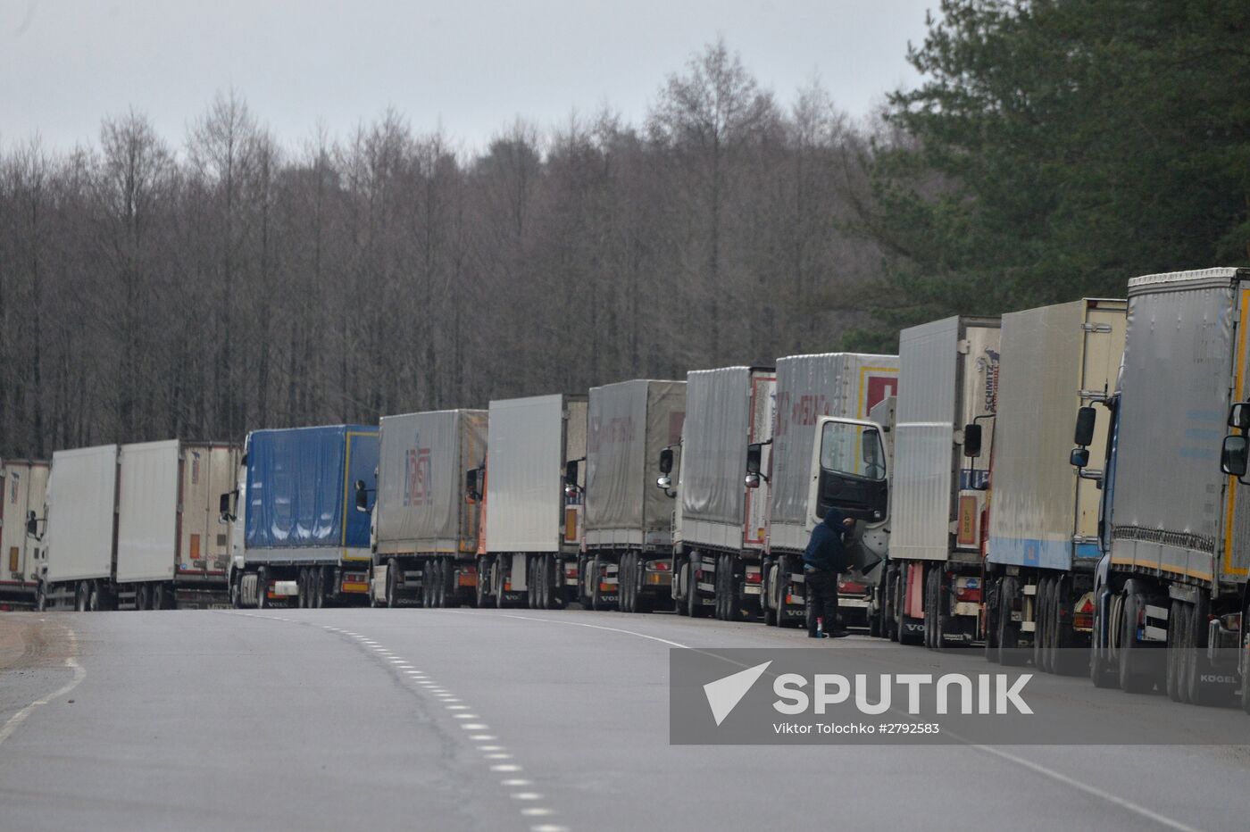 Russian trucks line up at Belarusian-Lithuanian border