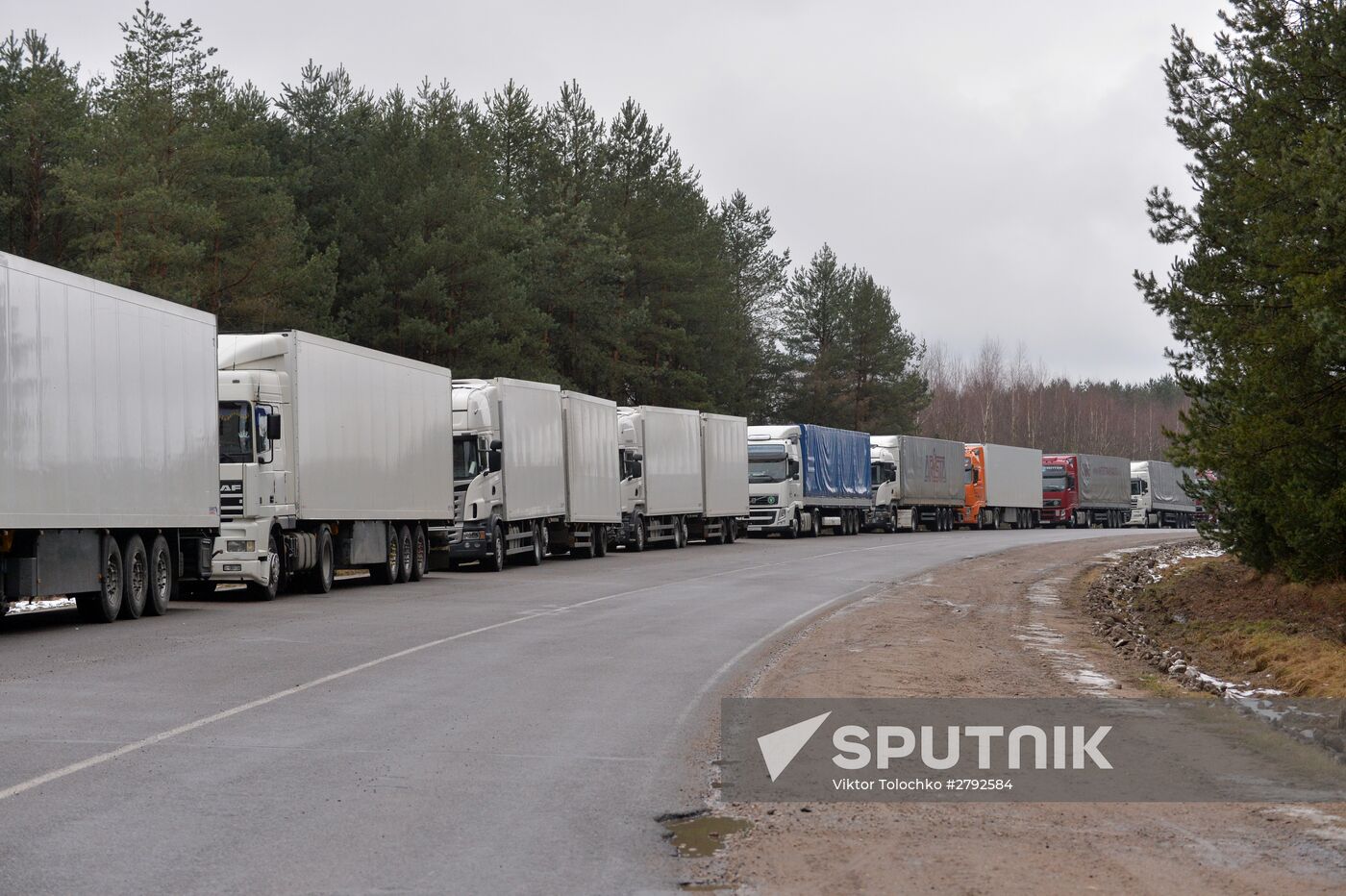 Russian trucks line up at Belarusian-Lithuanian border