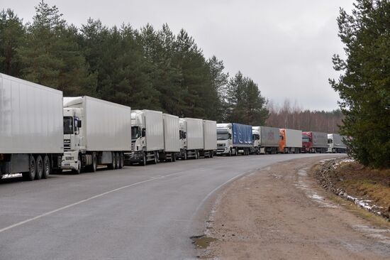Russian trucks line up at Belarusian-Lithuanian border