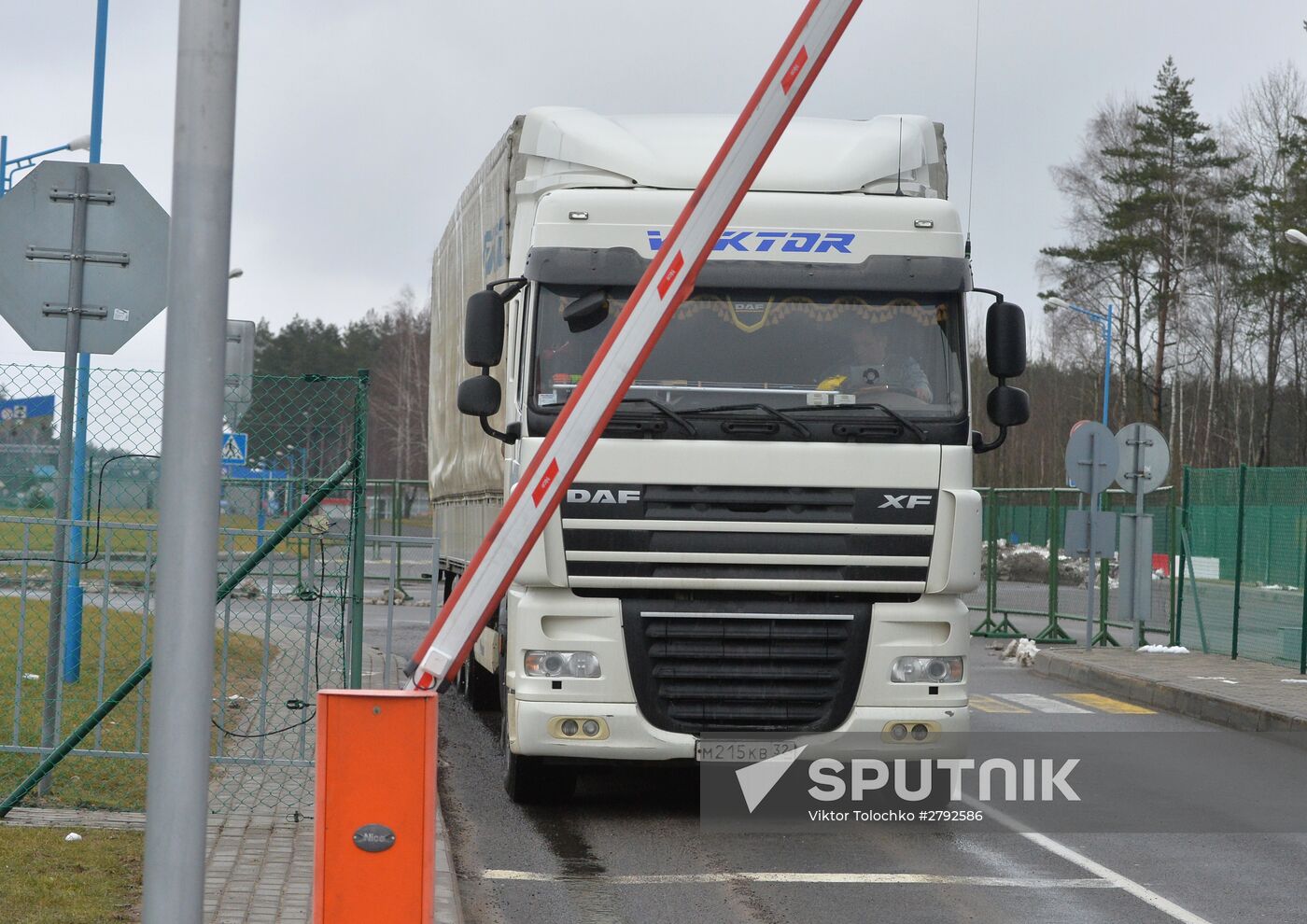 Russian trucks line up at Belarusian-Lithuanian border