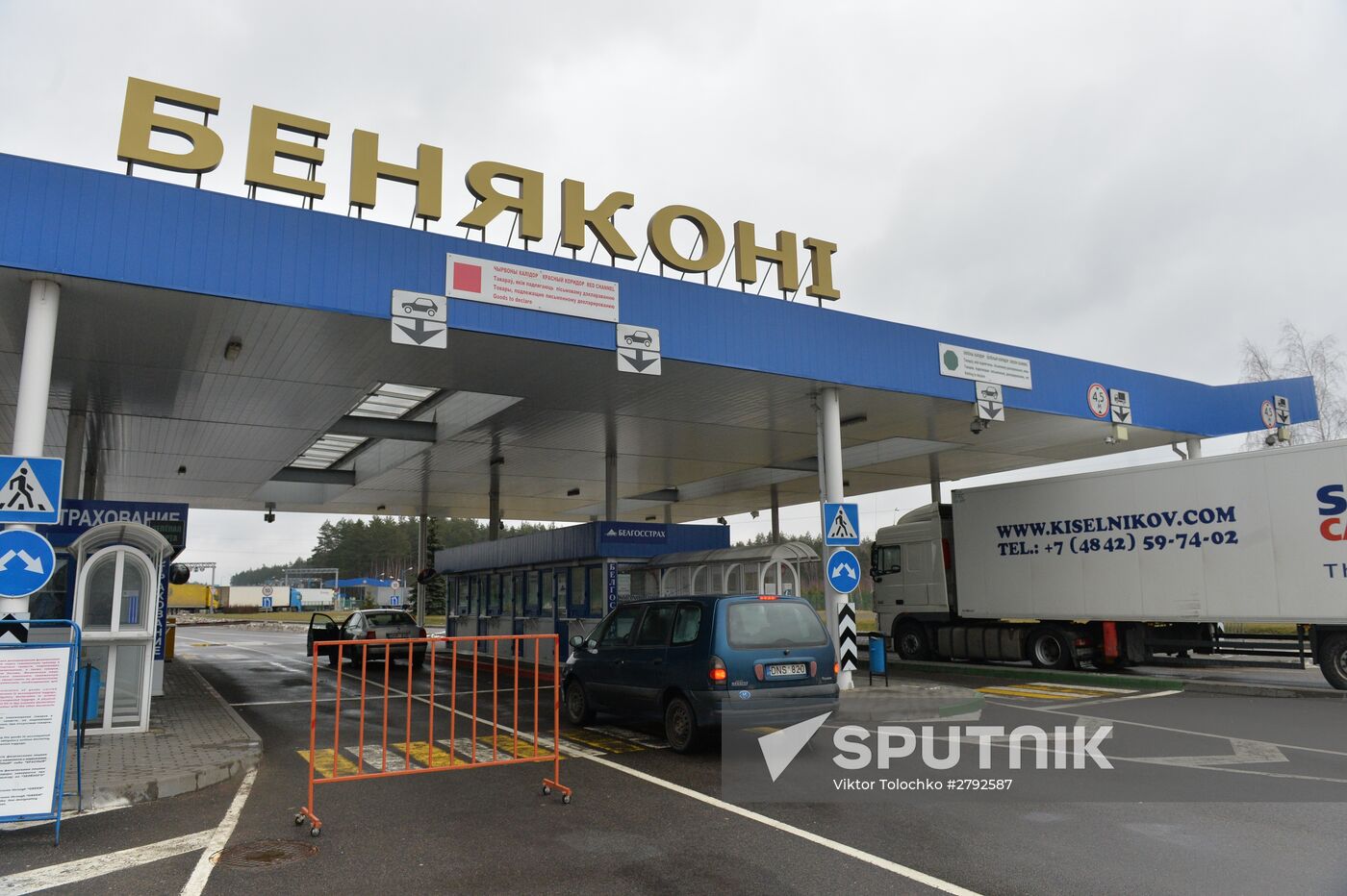 Russian trucks line up at Belarusian-Lithuanian border