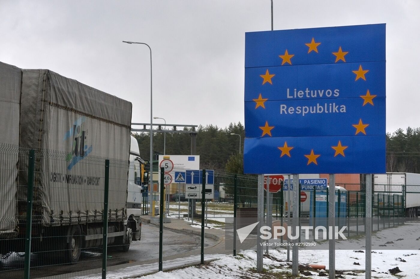 Russian trucks line up at Belarusian-Lithuanian border