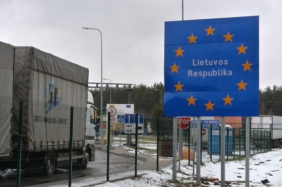 Russian trucks line up at Belarusian-Lithuanian border
