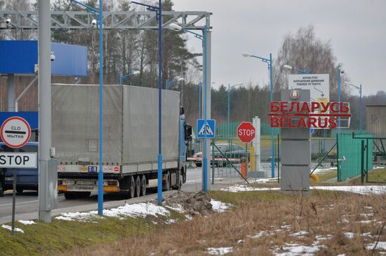 Russian trucks line up at Belarusian-Lithuanian border