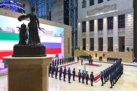 Russian Defense Minister Sergei Shoigu and Iranian Defense Minister Hossein Dehghan meet in Moscow