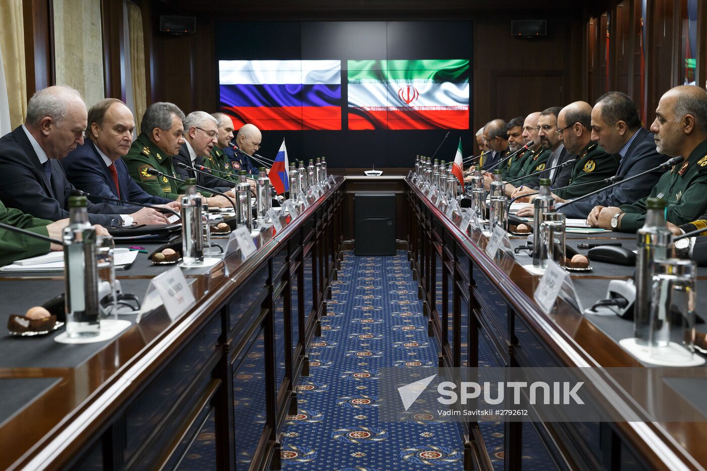 Russian Defense Minister Sergei Shoigu and Iranian Defense Minister Hossein Dehghan meet in Moscow