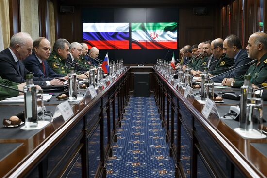 Russian Defense Minister Sergei Shoigu and Iranian Defense Minister Hossein Dehghan meet in Moscow