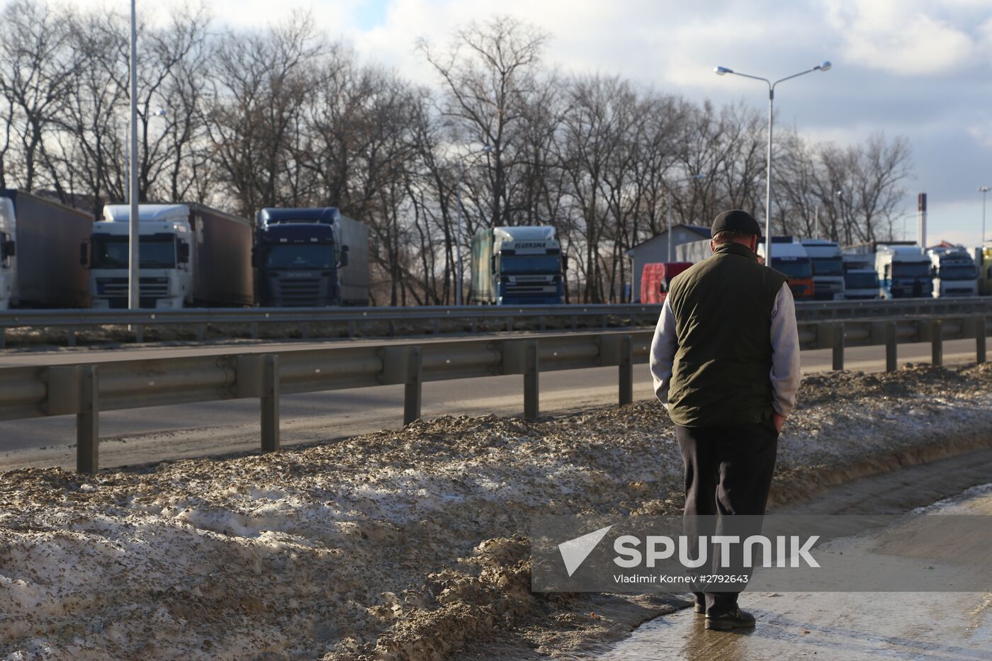 Ukraine and Russia agree on return of trucks blocked at border