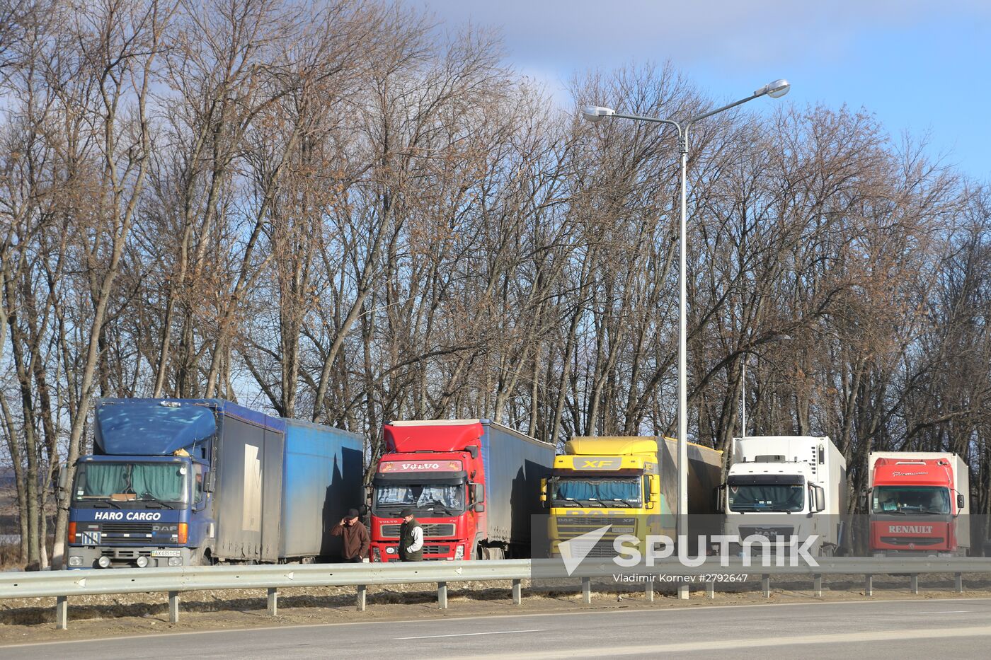 Ukraine and Russia agree on return of trucks blocked at border