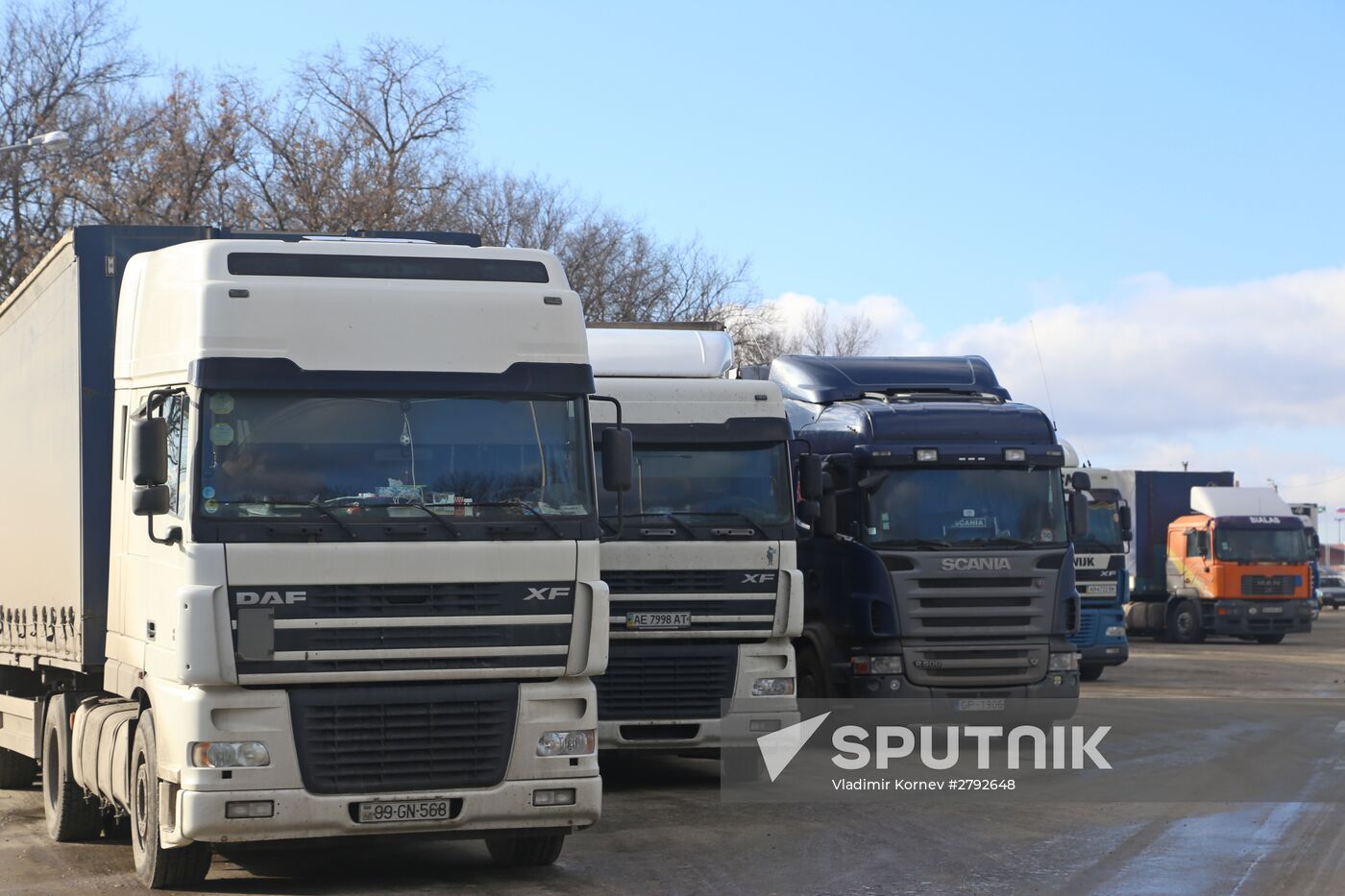 Ukraine and Russia agree on return of trucks blocked at border