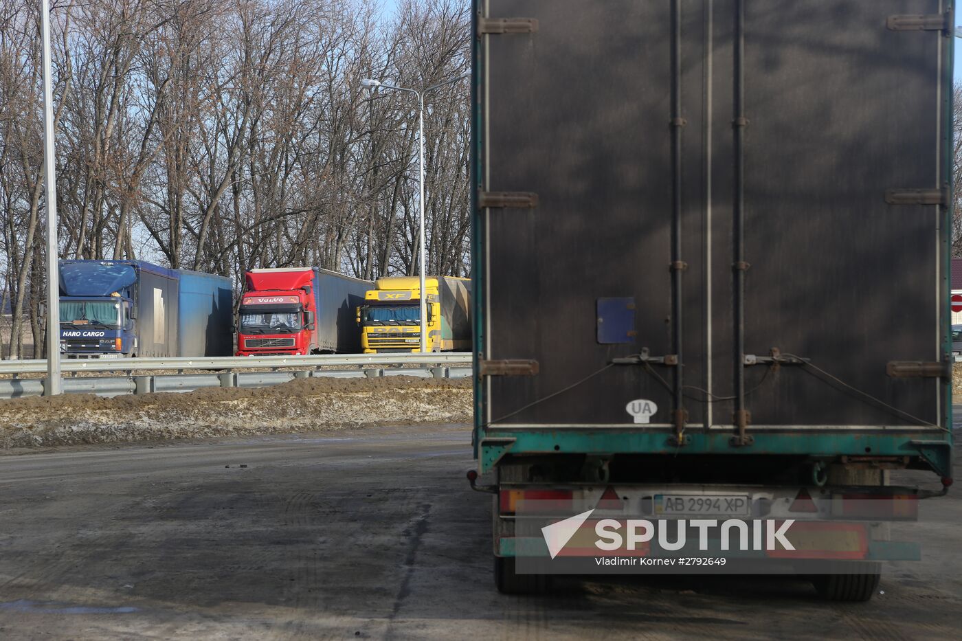 Ukraine and Russia agree on return of trucks blocked at border