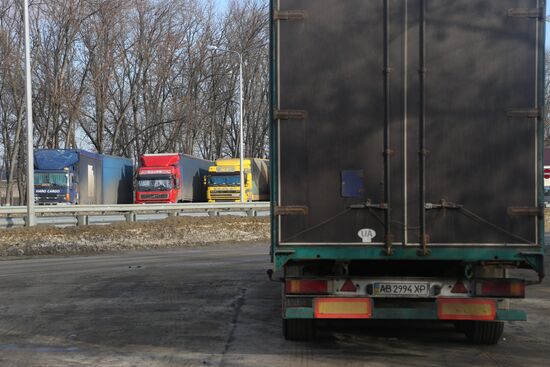 Ukraine and Russia agree on return of trucks blocked at border