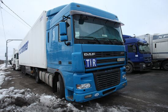 Ukraine and Russia agree on return of trucks blocked at border