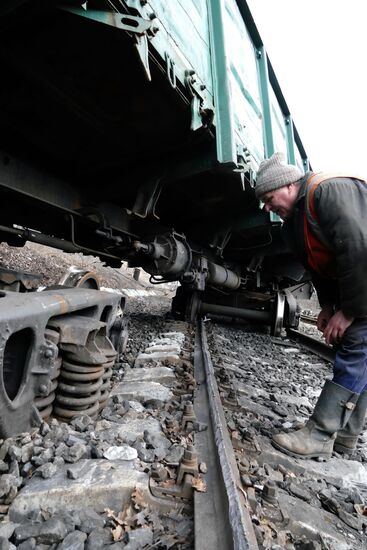 Explosion of railroad tracks at Yasinovataya station in Donetsk Region