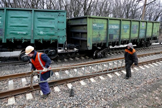 Explosion of railroad tracks at Yasinovataya station in Donetsk Region