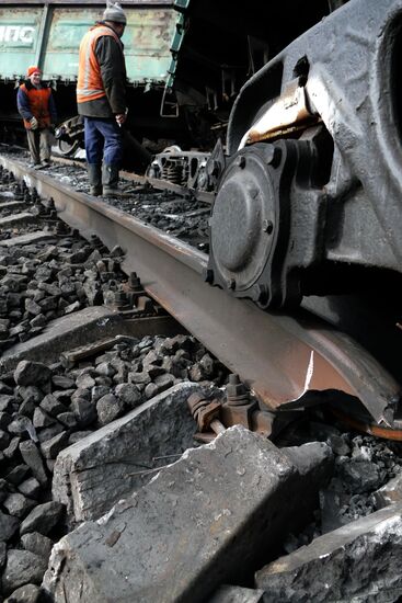Explosion of railroad tracks at Yasinovataya station in Donetsk Region