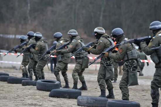 Ukraine's National Guard soldiers undergo NATO combat training