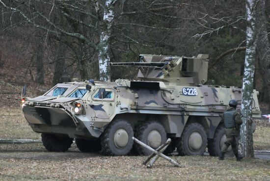 Ukraine's National Guard soldiers undergo NATO combat training