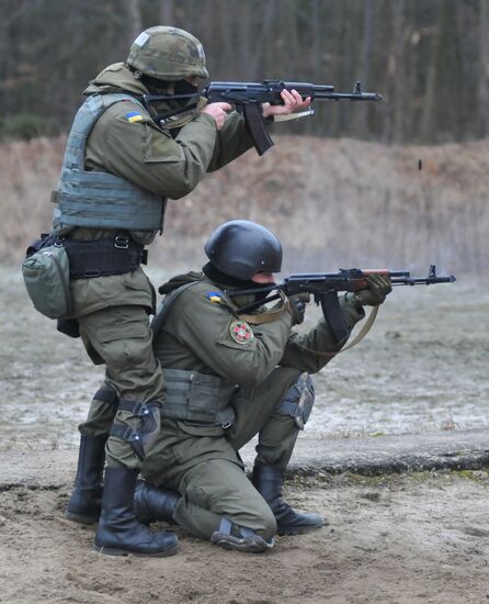 Ukraine's National Guard soldiers undergo NATO combat training