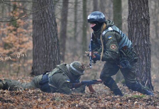 Ukraine's National Guard soldiers undergo NATO combat training