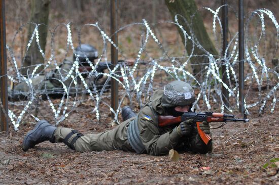 Ukraine's National Guard soldiers undergo NATO combat training