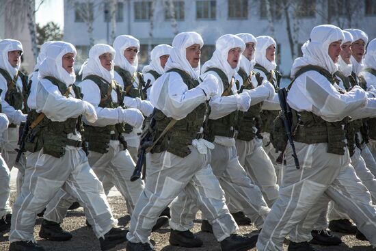 Professional soldiers undergo combat training in Amur Region