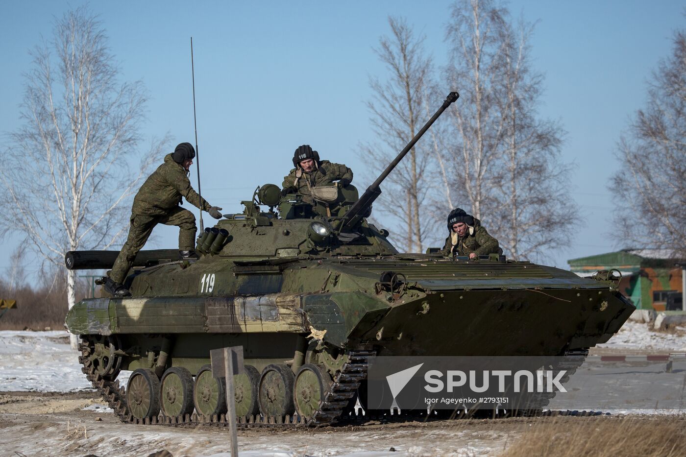 Professional soldiers undergo combat training in Amur Region
