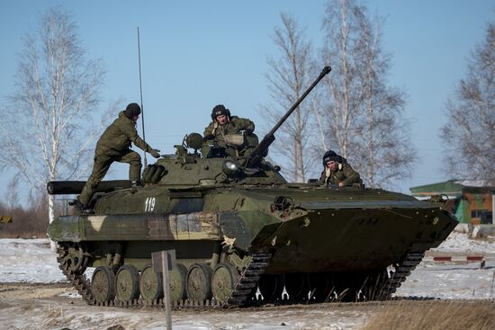 Professional soldiers undergo combat training in Amur Region