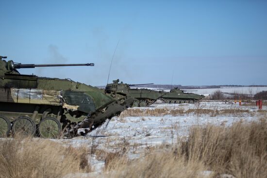 Professional soldiers undergo combat training in Amur Region