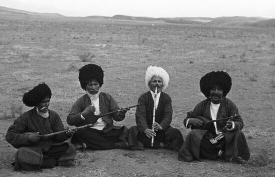 Tadjik folk music performers