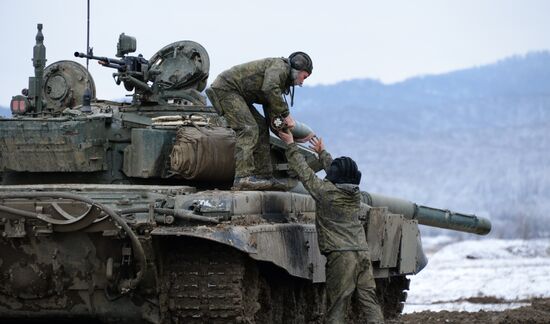 Crews of motor rifle brigade of Southern Military District prepare for tank biathlon competitions