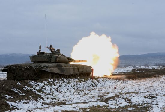 Crews of motor rifle brigade of Southern Military District prepare for tank biathlon competitions