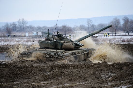 Crews of motor rifle brigade of Southern Military District prepare for tank biathlon competitions