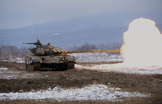 Crews of motor rifle brigade of Southern Military District prepare for tank biathlon competitions