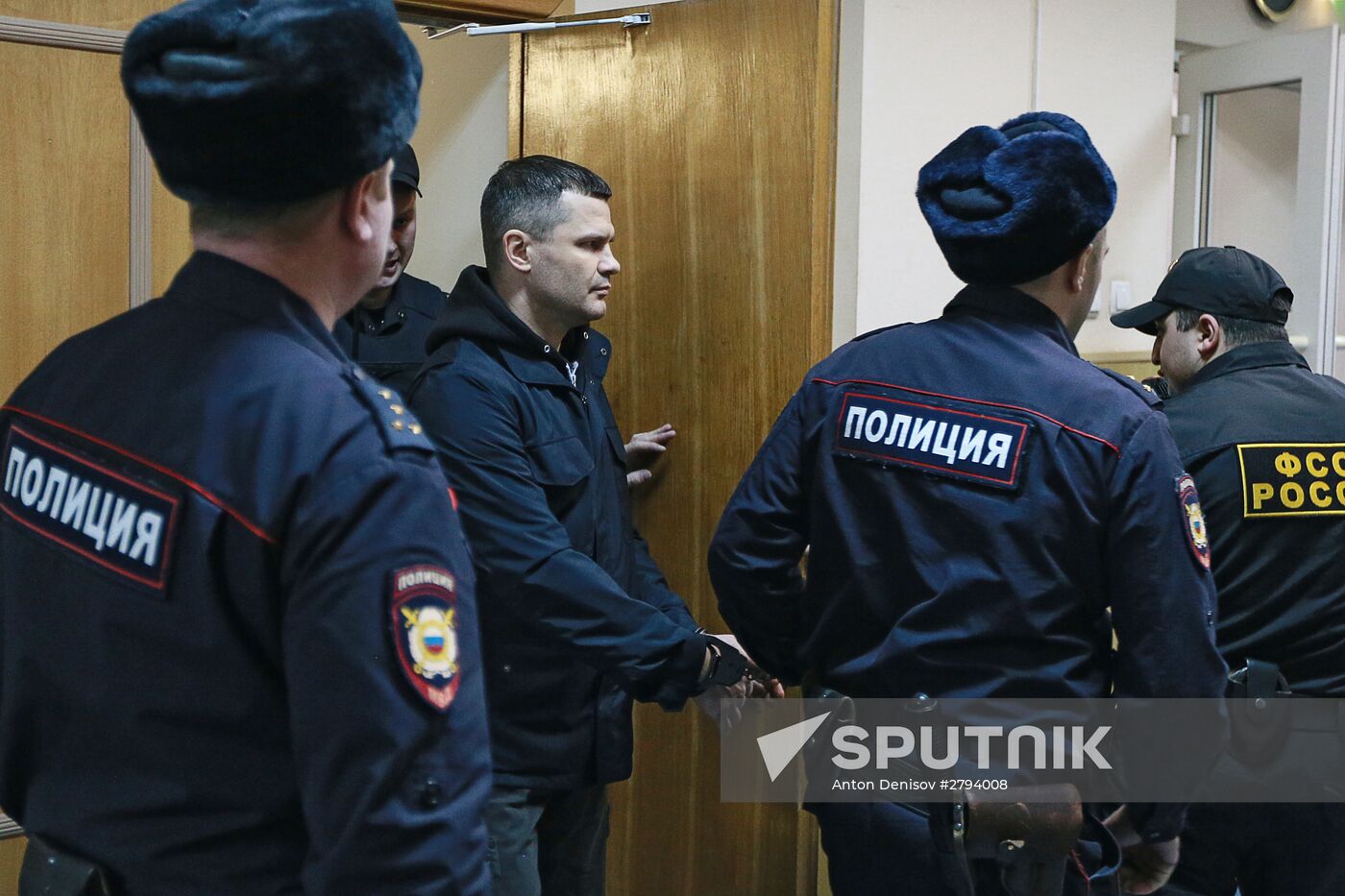 Court considers arrest warrant for Domodedovo airport chairman Dmitry Kamenshchik