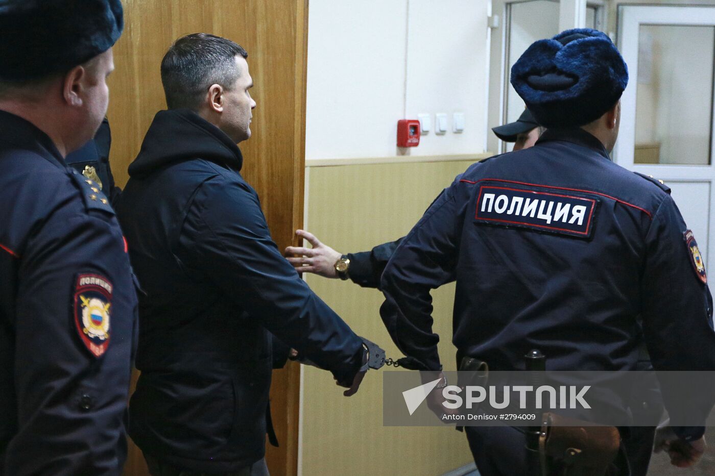 Court considers arrest warrant for Domodedovo airport chairman Dmitry Kamenshchik