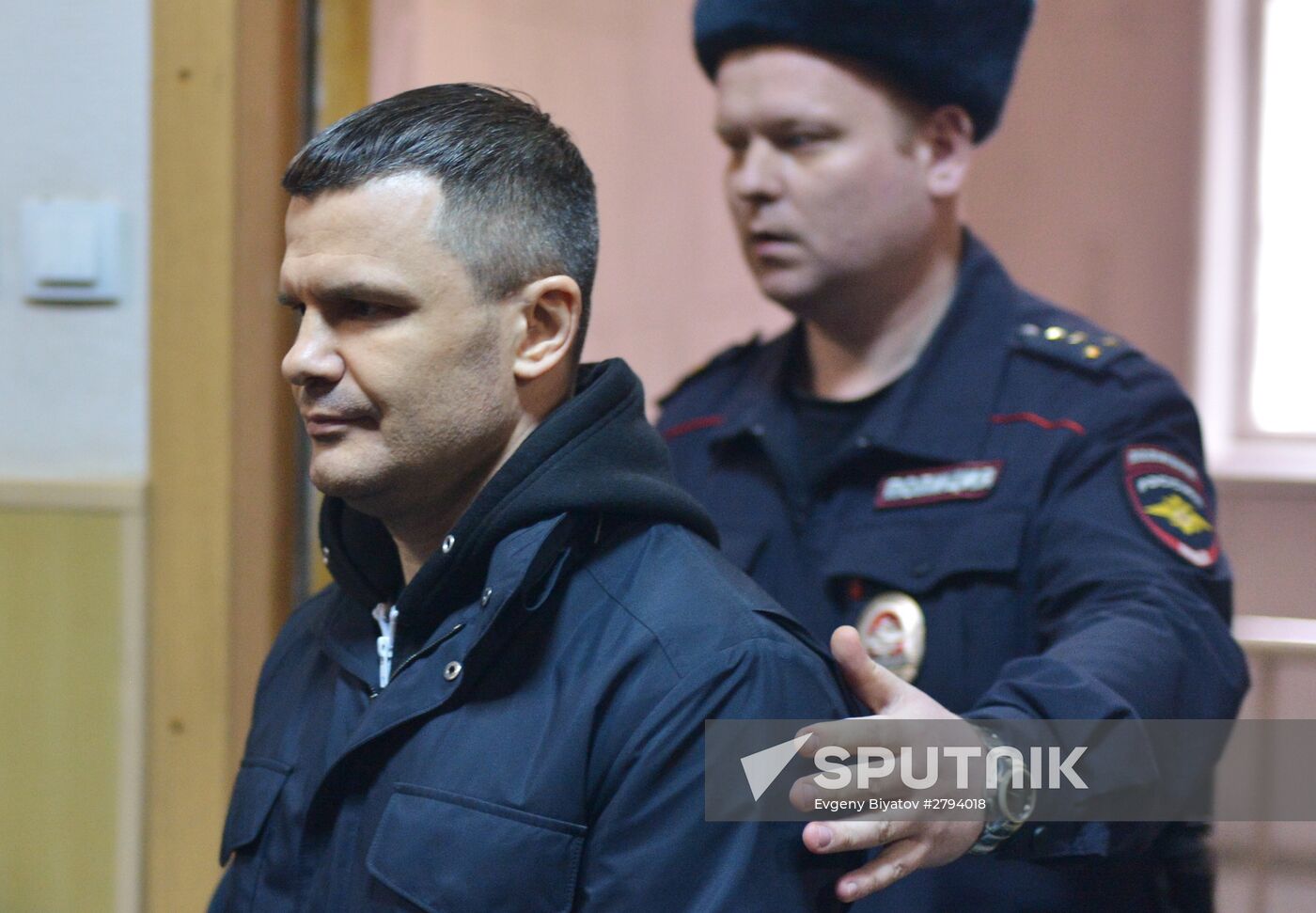 Court considers arrest warrant for Domodedovo airport chairman Dmitry Kamenshchik