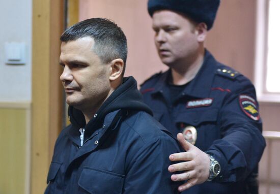 Court considers arrest warrant for Domodedovo airport chairman Dmitry Kamenshchik