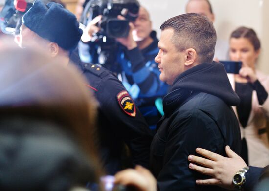 Court considers arrest warrant for Domodedovo airport chairman Dmitry Kamenshchik