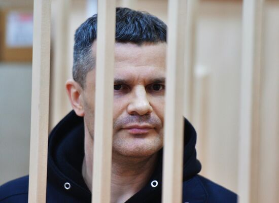 Court considers arrest warrant for Domodedovo airport chairman Dmitry Kamenshchik