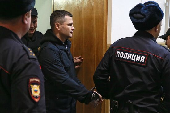 Court considers arrest warrant for Domodedovo airport chairman Dmitry Kamenshchik