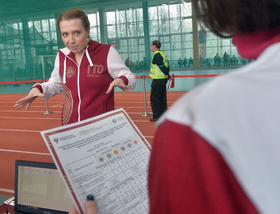 TV hostess Yana Churikova passes national physical fitness requirements