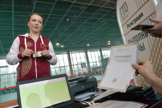 TV hostess Yana Churikova passes national physical fitness requirements